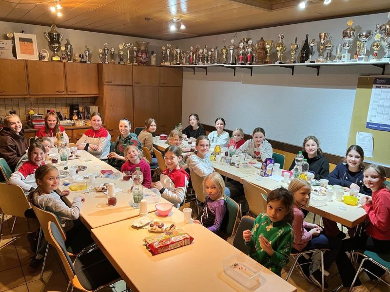 2023 12 18 Weihnachtsfeier Wettkampfturnerinnen 1