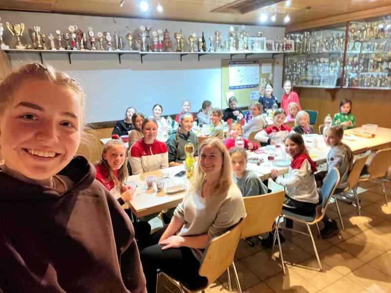 2023 12 18 Weihnachtsfeier Wettkampfturnerinnen 2