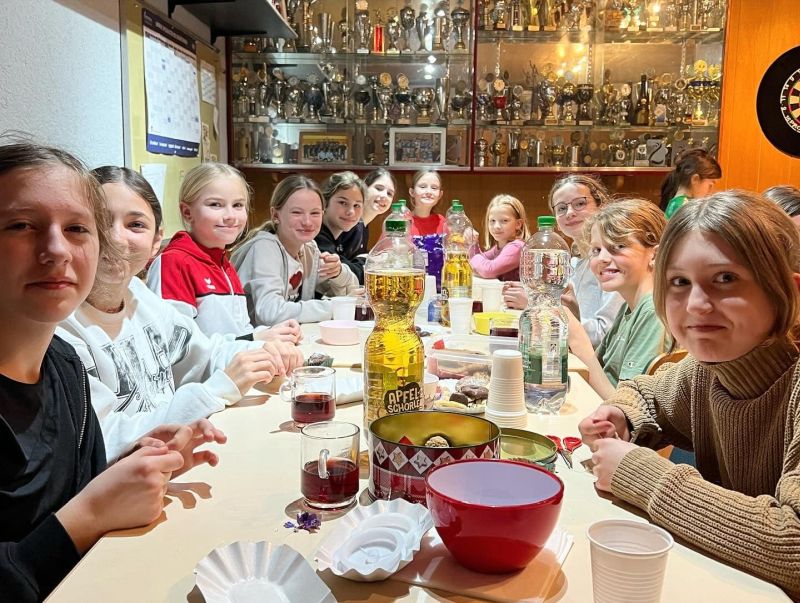 2023 12 18 Weihnachtsfeier Wettkampfturnerinnen 4